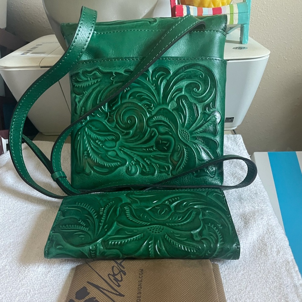 Patricia Nash Xbody & Wallet - Picture 6 of 10